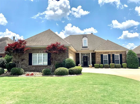 9748 Lochfield Dr, Pike Road, AL 36064