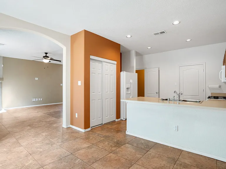 1932 Cortina Loop SE — Photo 12