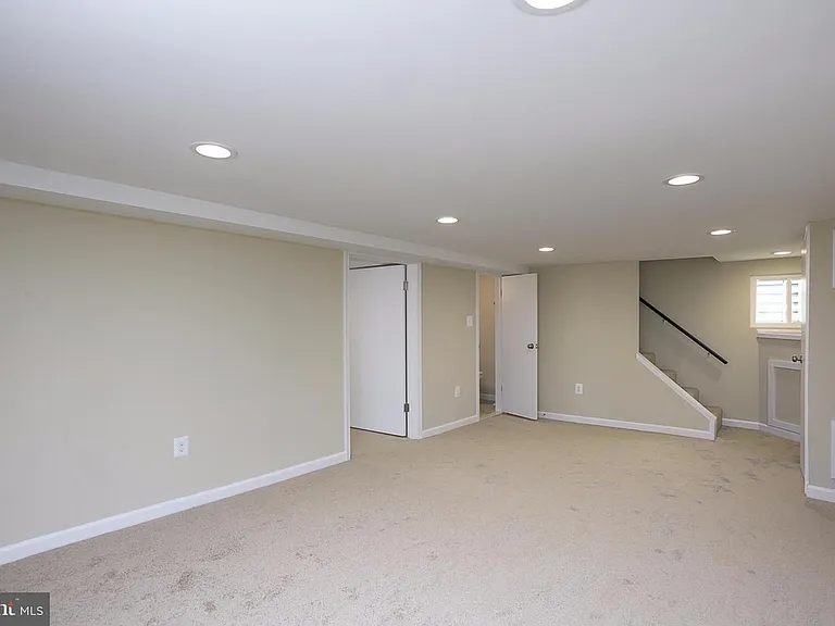 611 Hilltop Rd — Photo 10