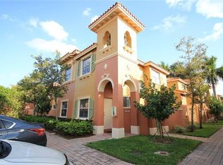 10664 SW 6th St, Pembroke Pines, FL 33025