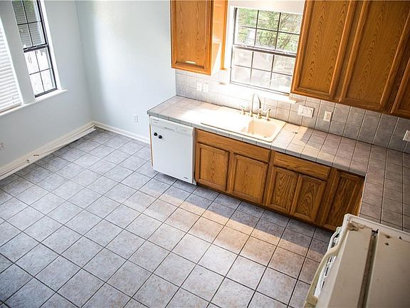 5th image of 4500 Gillis St #B