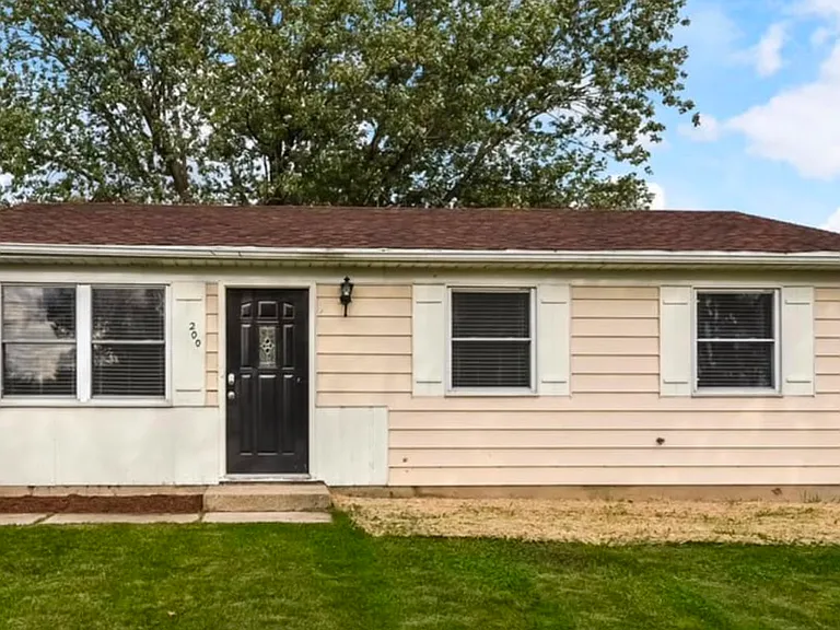 204 Valley Dr — Photo 2