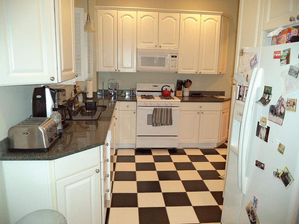 5 Claflin St Belmont, MA Zillow Apartments for Rent in Belmont