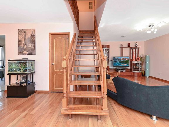 3rd image of 42 Pierpont Pl
