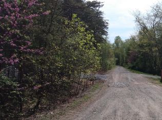 6 Wagon Trl, Berkeley Springs, WV 25411