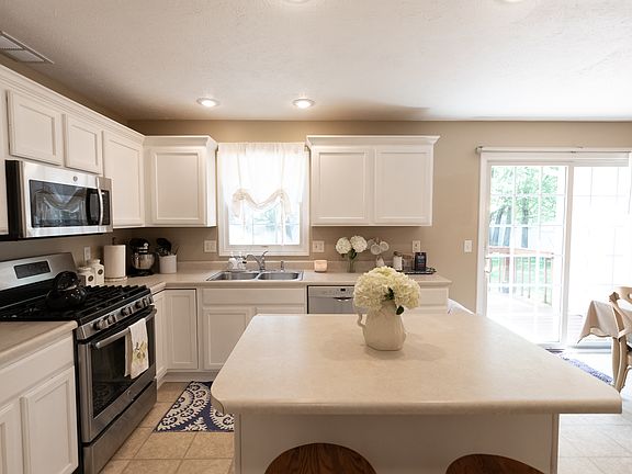 3rd image of 1408 Cashel Dr