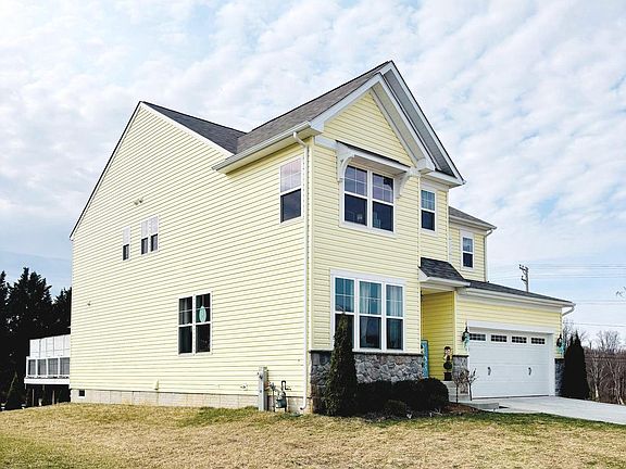 3rd image of 4 Dade Ct