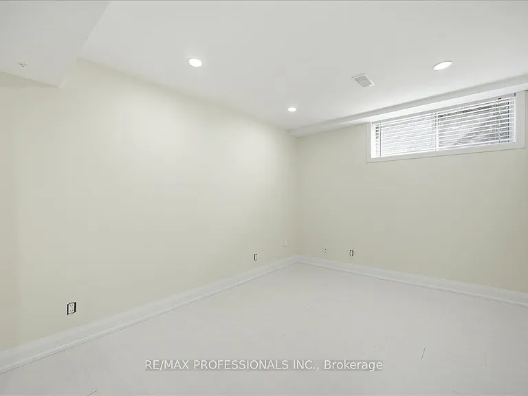 9611 Keele St #D — Photo 5