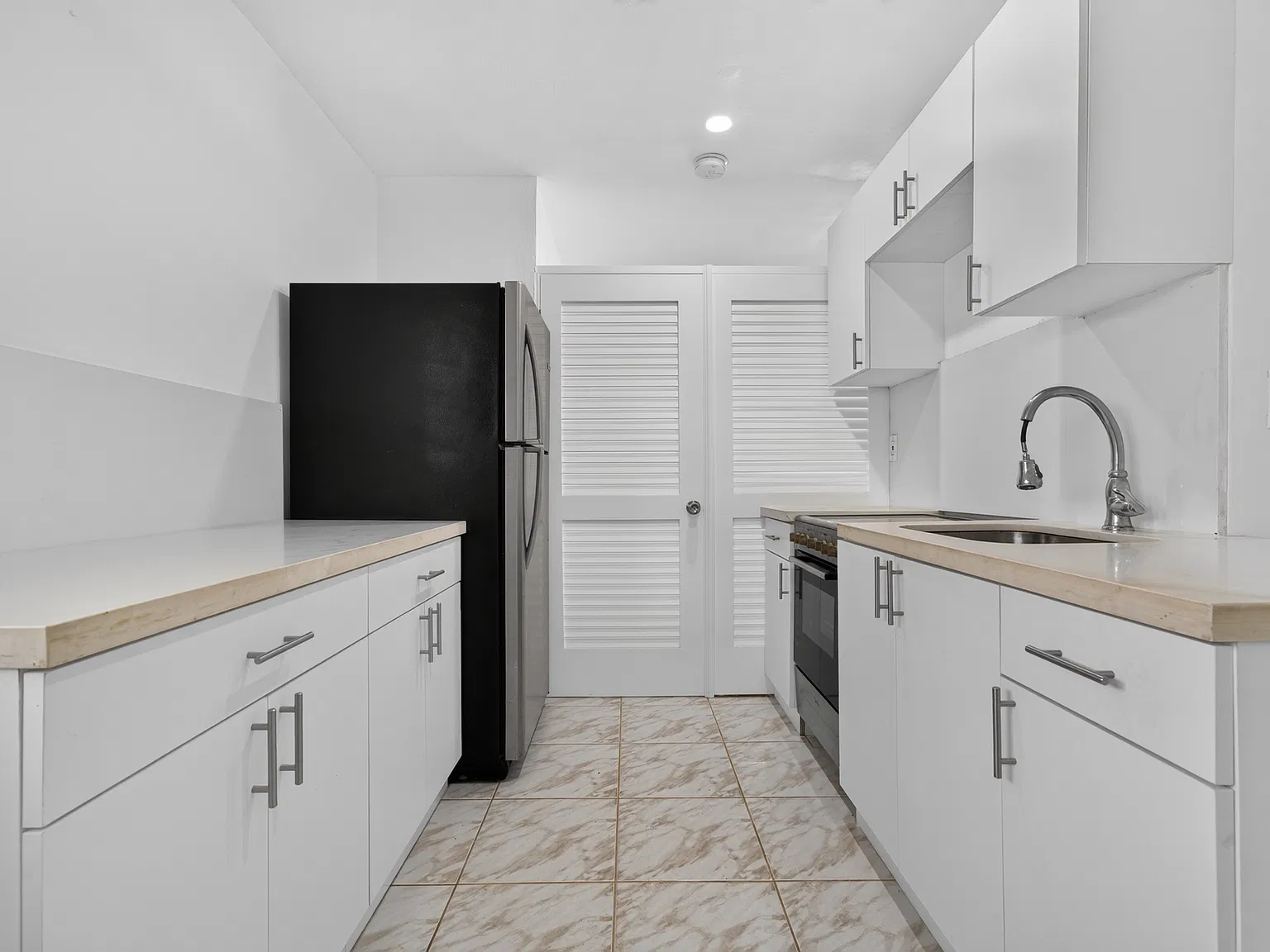 7 Salamanca Ave. - 01 — Photo 4