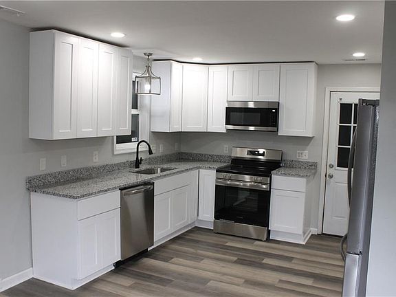 3rd image of 543 Leonard Rd