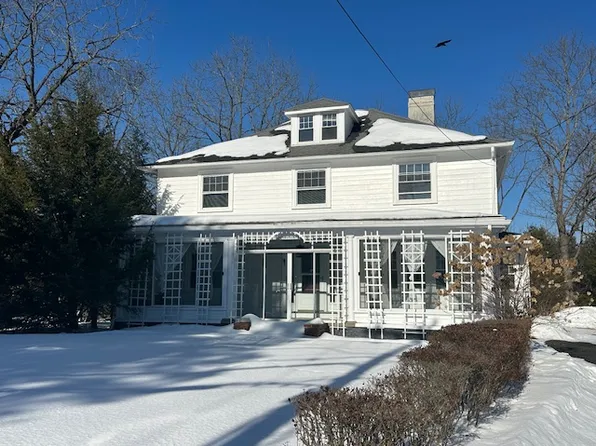 10 Russell Ct, Woburn, MA 01801