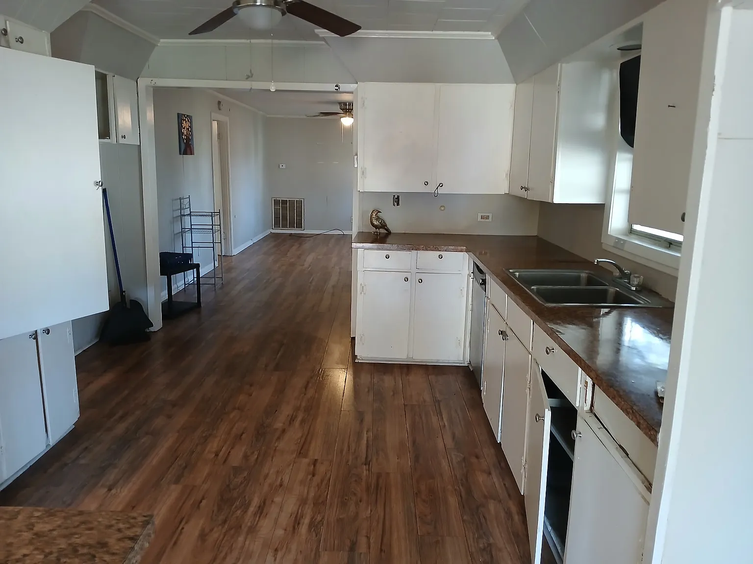 406 S Magnolia St — Photo 3