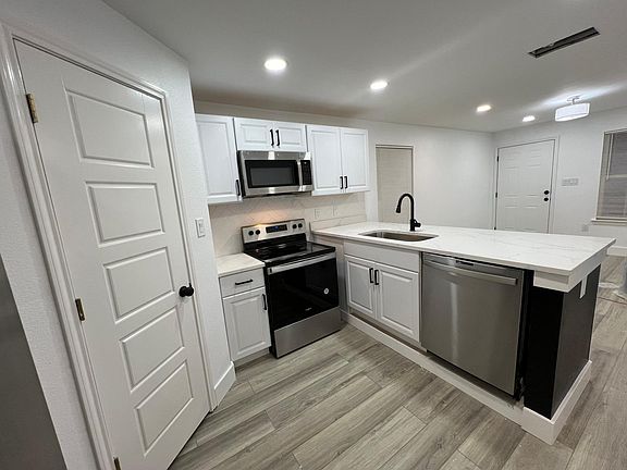 3rd image of 1323 Claude St