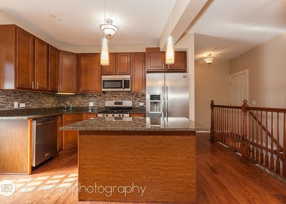 1st image of 815 W Newport Ave #1711