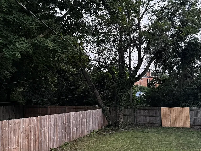 1864 Hastings Ave — Photo 10