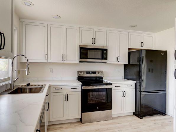418 SW Erie Cir