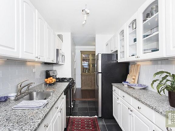 2nd image of 175 Willoughby St APT 7M