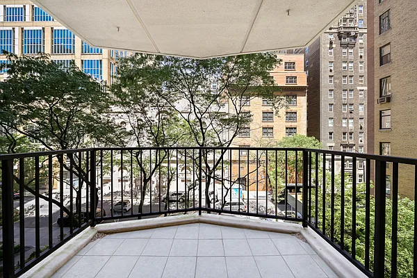 Sold by Compass | media 7