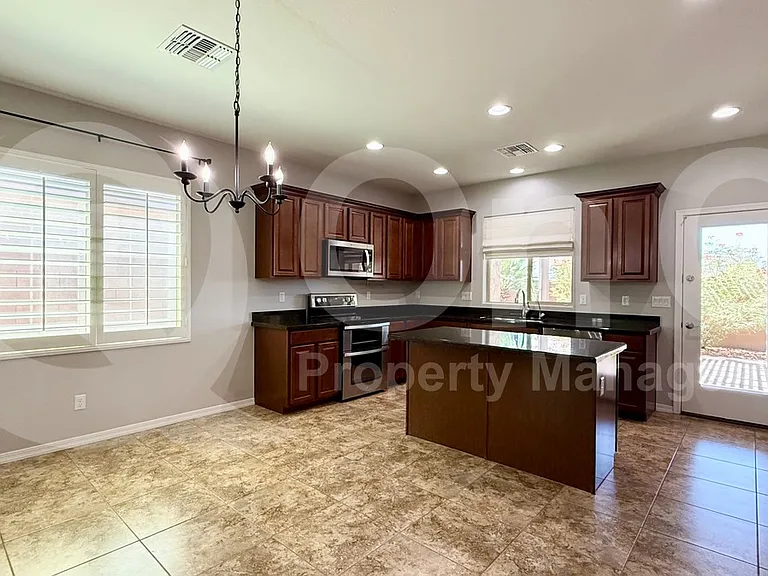 1477 E Hummingbird Way — Photo 4