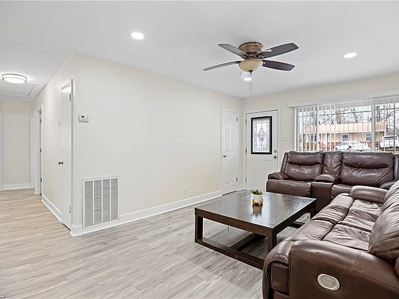 3rd image of 1419 Dorsey St