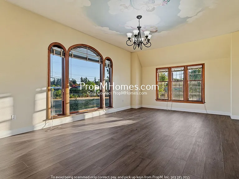 19825 SE Stark St — Photo 4