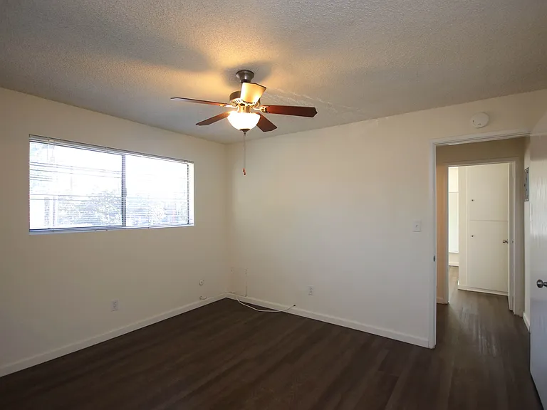 896 Magnolia Ave #4 — Photo 18