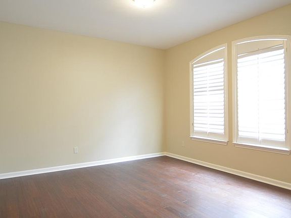 4th image of 1104 Creekbluff Dr