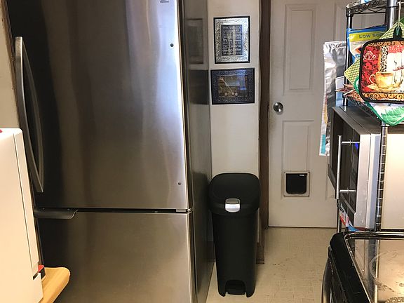 3rd image of 1284 Primrose Pl