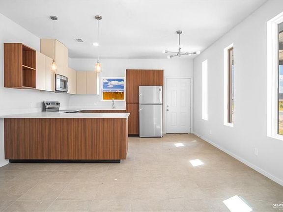 3rd image of 404 N Onyx Ave #2