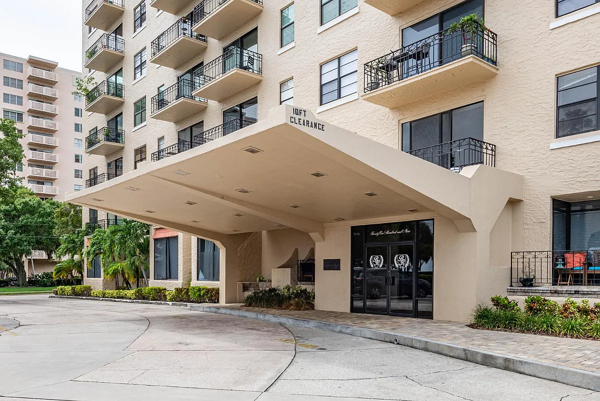 Unit Photo - 2109 Bayshore Blvd #302