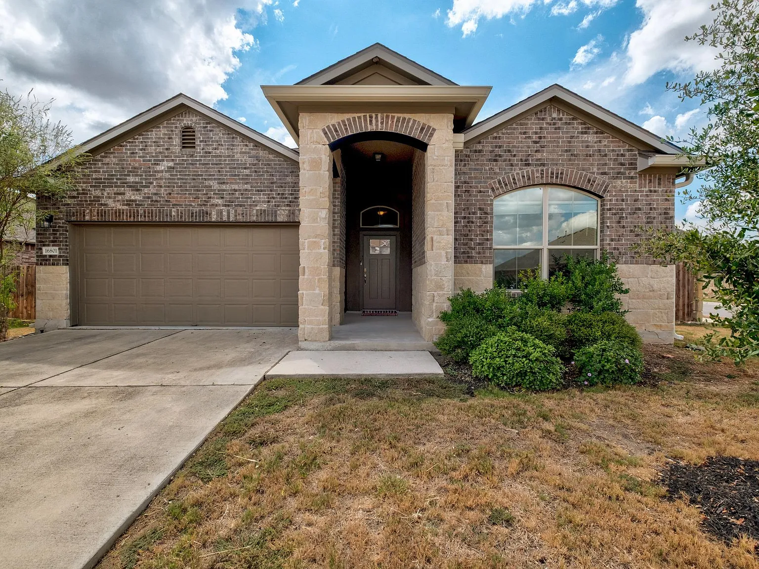 3 bed, 2.0 bath, 1863 sqft, $2,195 — Photo 2