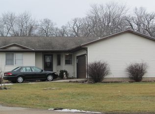 1673 Pine Ct, Dixon, IL 61021
