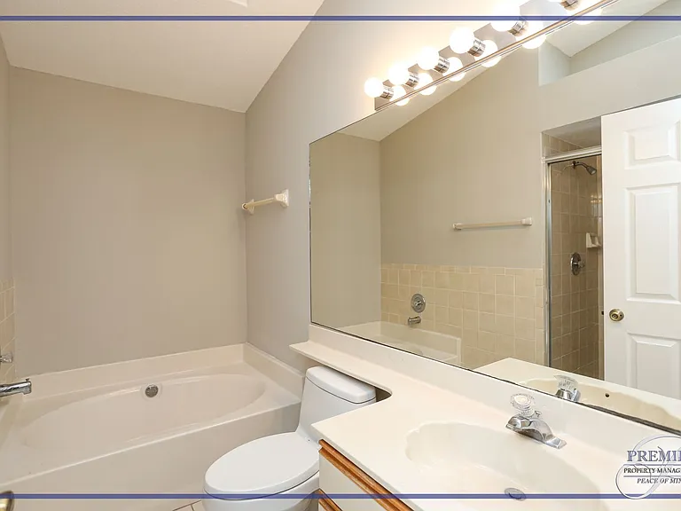402 Emerald Bay Cir #E7 — Photo 31