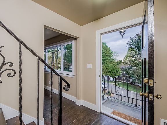 3rd image of 18 Robert Ln