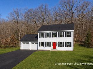 12 Peaslee Rd, Rochester, NH 03867