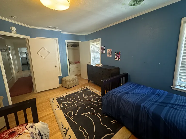 1402 Notre Dame Ave — Photo 20