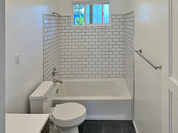 4th image of 3692 1/2 Georgia St