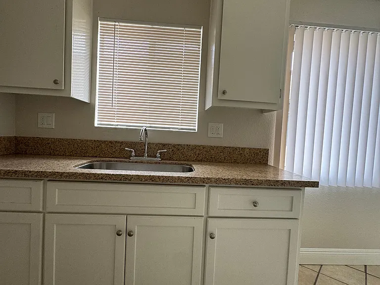 831 S Greenwood Ave #16 — Photo 11