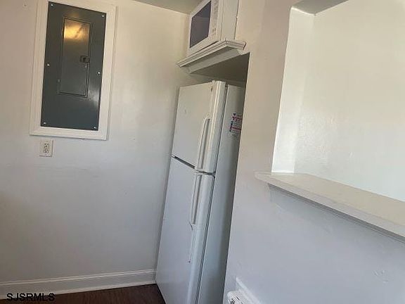 4th image of 302B N Wilson Ave #B