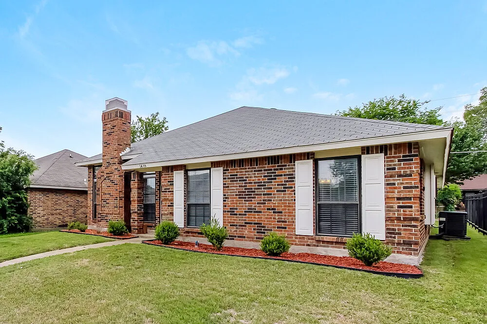 3 bed, 2.0 bath, 1702 sqft, $2,045 — Photo 3