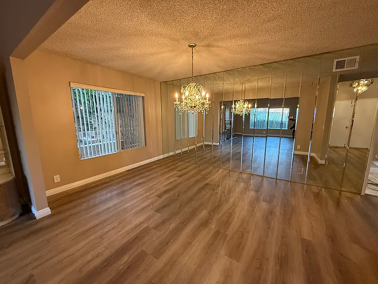 920 W Adams Ave — Photo 9