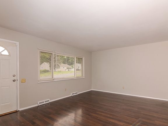 2nd image of 2545 Mullanphy Ln
