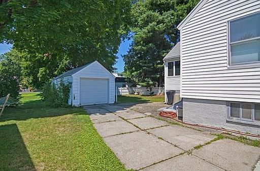 3rd image of 10 Roland St