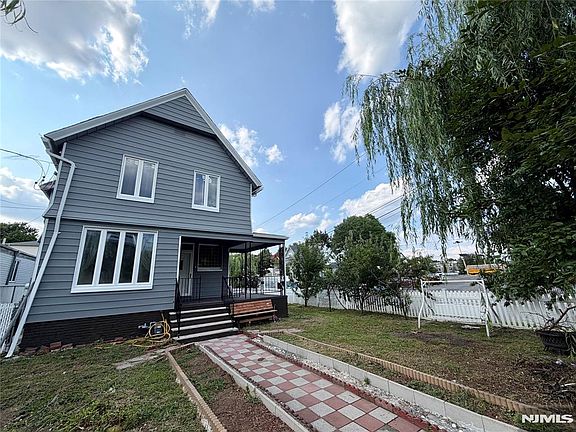 2nd image of 39 Pangborn Pl