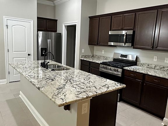 3rd image of 39157 Superior Wood Ave