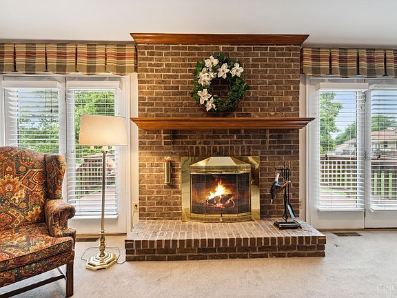 5th image of 7985 Surreywood Dr