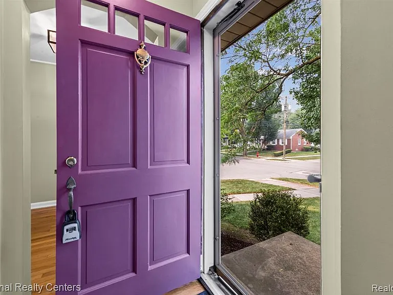 4521 Elmwood Ave — Photo 11