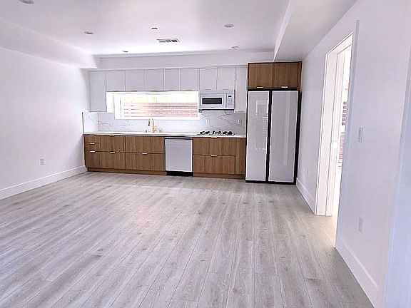 3rd image of 4922 S Centinela Ave Unit 2