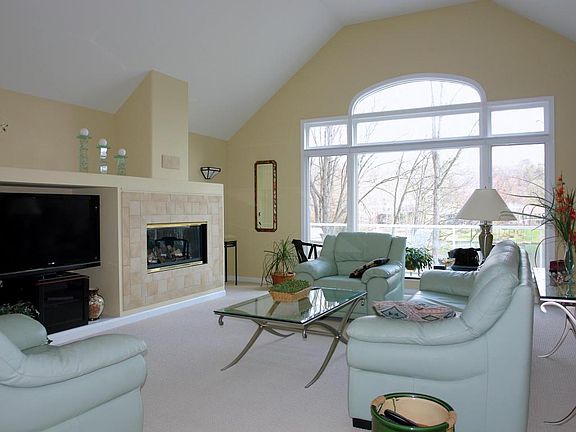 5th image of 27 Claremont Cir