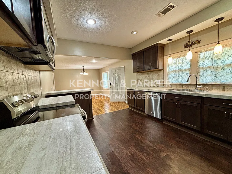 503 Lake Condy Rd — Photo 4